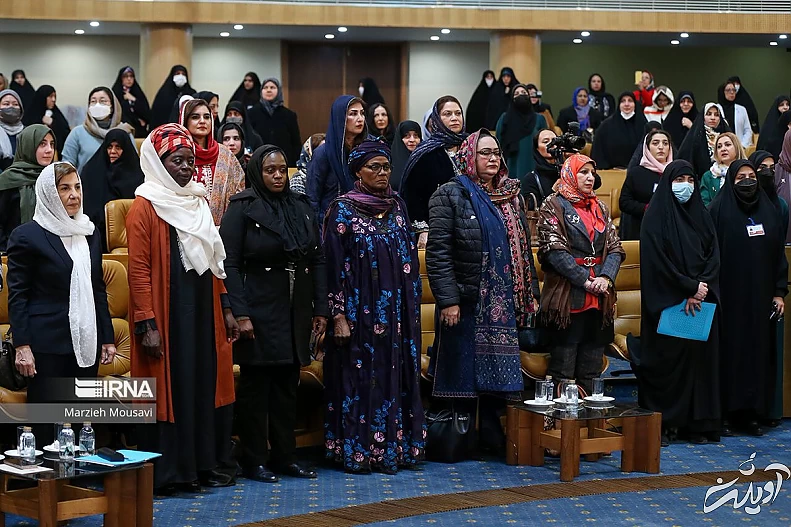 دورهمیِ پر هزینه خانم بلاگر لبنانی در کنار همسر رئیسی!